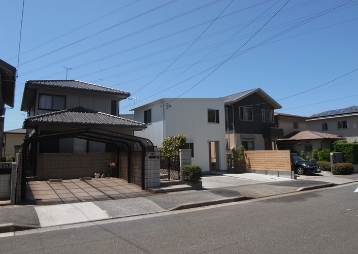 多世帯のコの字の家