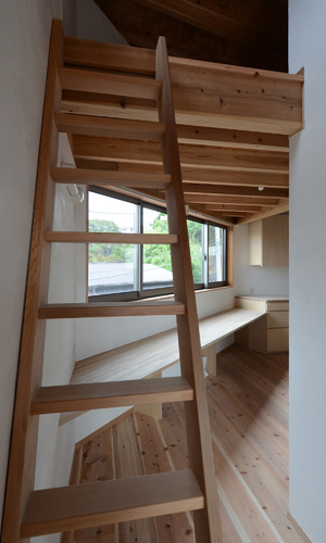 ロフトへ上がる階段