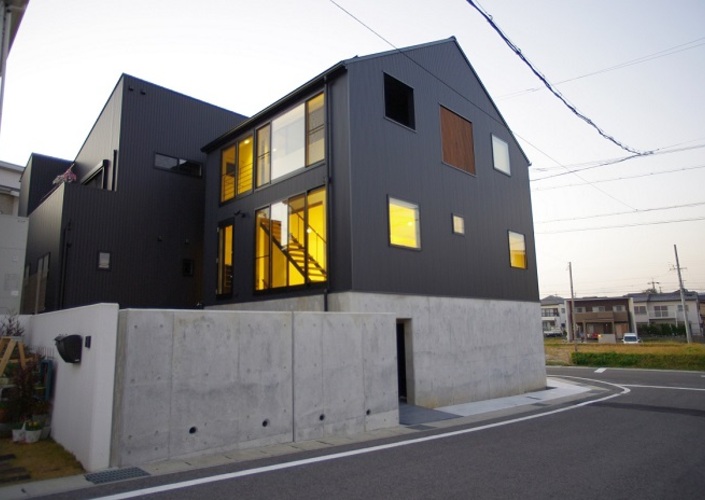 三角屋根のビルトインガレージハウス