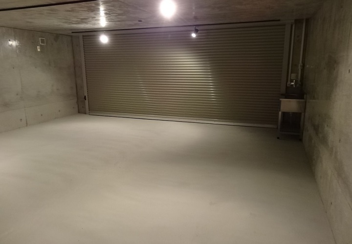 大空間のビルトインガレージ　