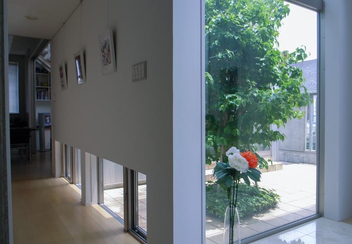 中庭に面した廊下