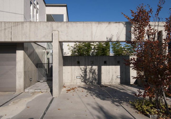 前庭・アプローチ