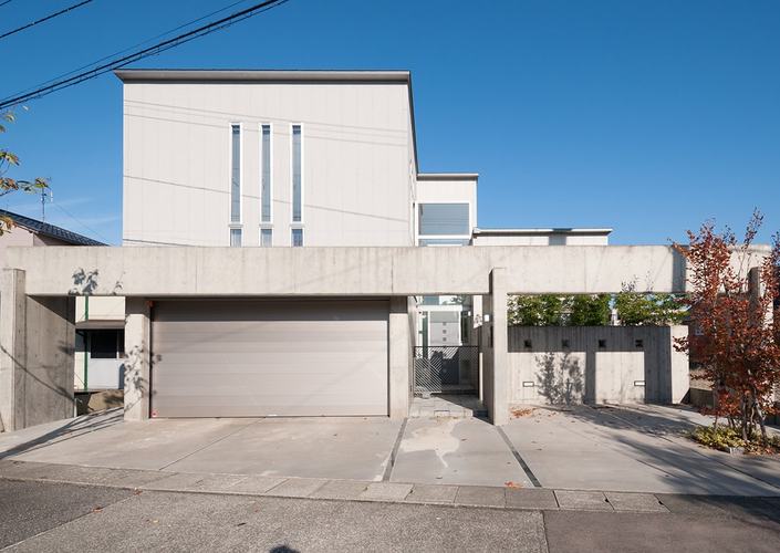 久安の家｜プライベートな外部空間を持つ家