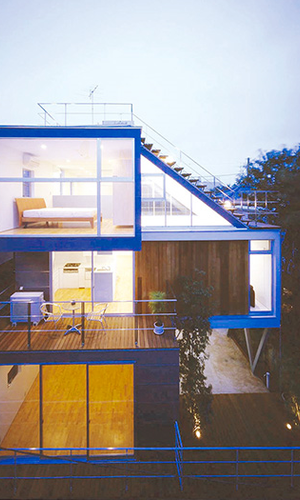 光溢れる箱が連なる家