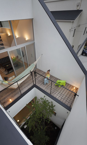 シンボルツリーのある中庭