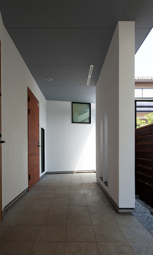 親世帯と子世帯の玄関