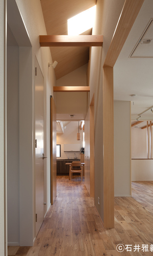 トップライトのある廊下