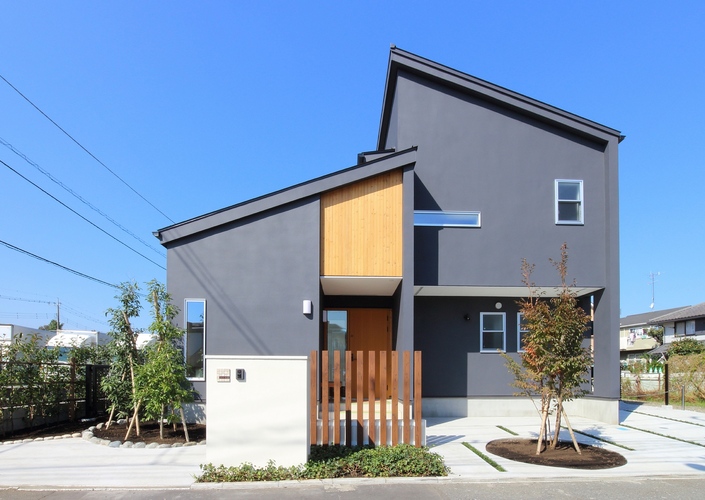 “離れ”のような和室をもつ郊外型住宅|八王子の家