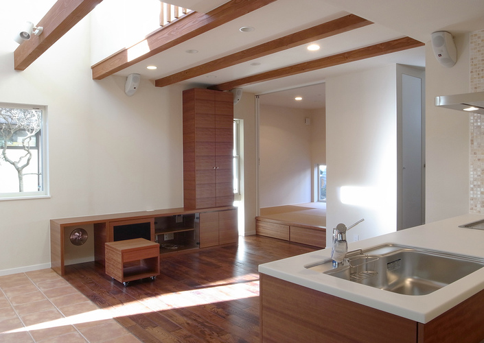 ワンフロアワンルームの木造住宅｜小平の家