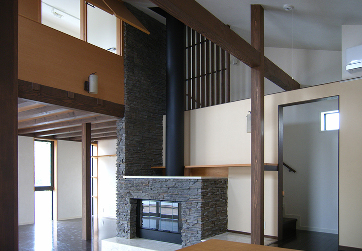 ダイニングの吹抜見上げ