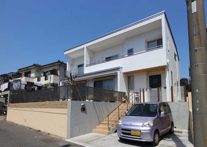 水平フラットな外観でまとめた木造｜東久留米の家