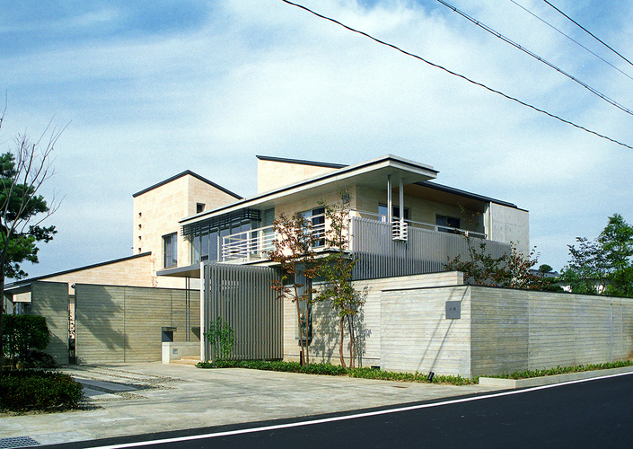 RC造の三世代住宅｜六条の家