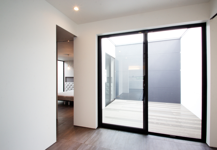 中庭２と寝室をLDKから