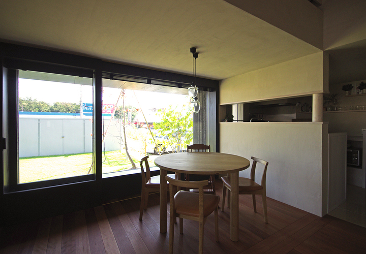 庭を眺めながら囲む食卓