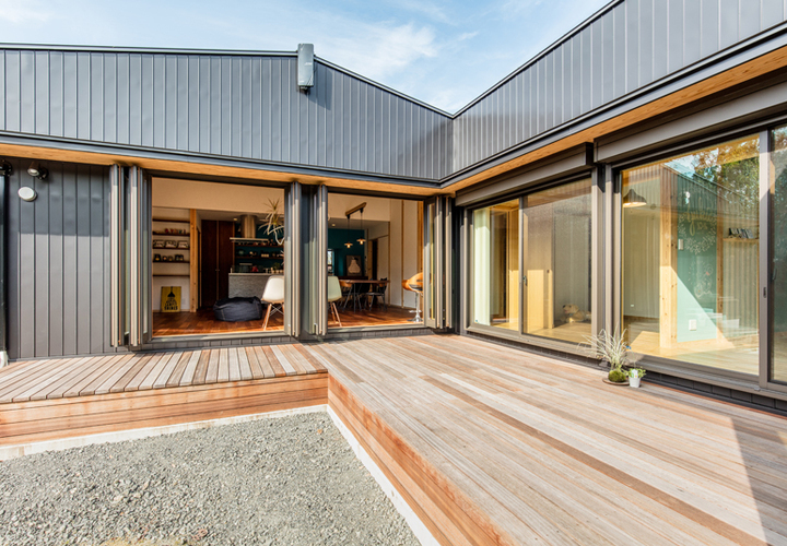 ウッドデッキは大きく大胆に
