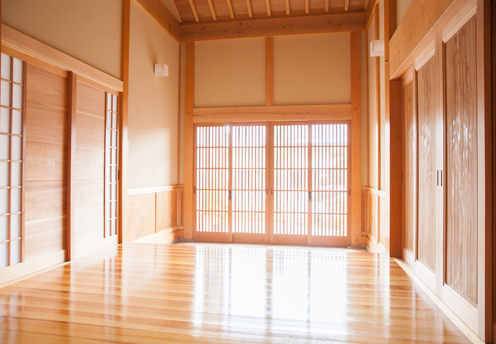 カラカサノイエ - 広々とした玄関