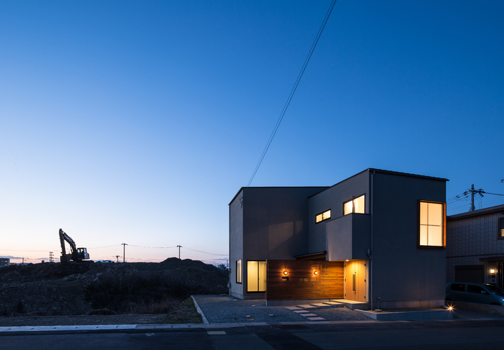 外観 / 夕景