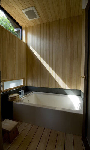 重くて遠い家の浴室