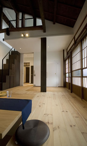 重くて遠い家のリビング