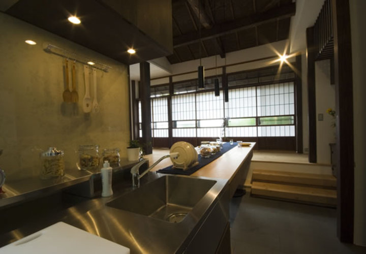 重くて遠い家のキッチン