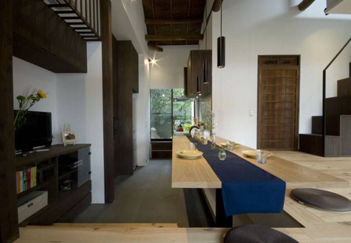 重くて遠い家のリビング