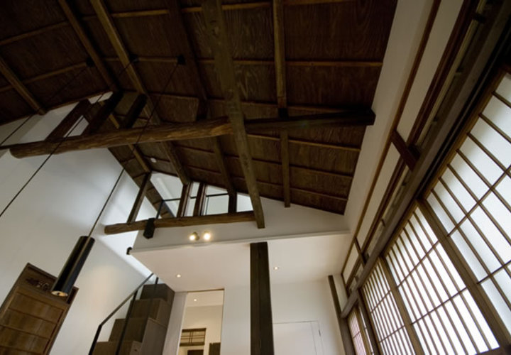 重くて遠い家のリビング