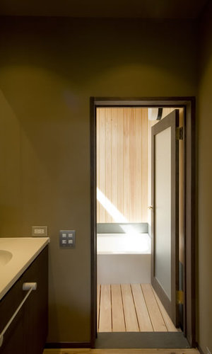 重くて遠い家の洗面所