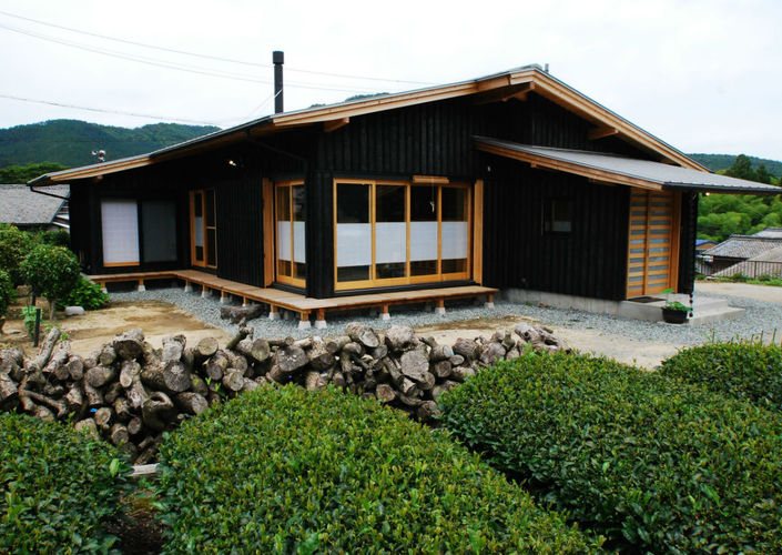 薪ストーブのある平屋建ての家