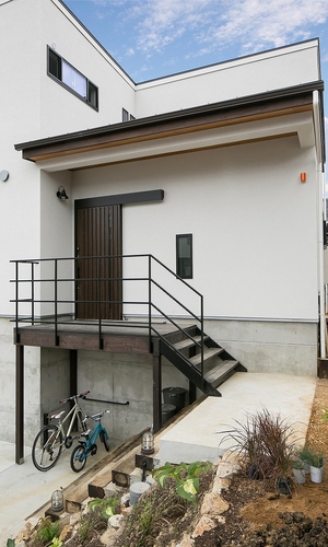 郊外住宅地でナチュラルに暮らす家