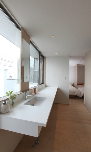 スライド式の洗面化粧台