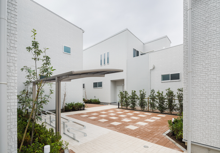 南側外観｜中庭のテラスハウス｜東京都足立区