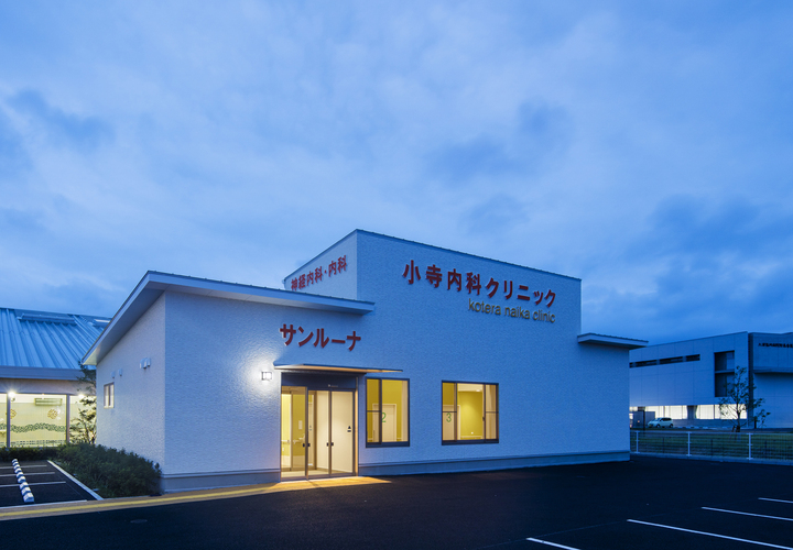 西側外観｜カフェのようなクリニック｜茨城県土浦市