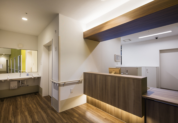 受付カウンター｜カフェのようなクリニック｜茨城県土浦市