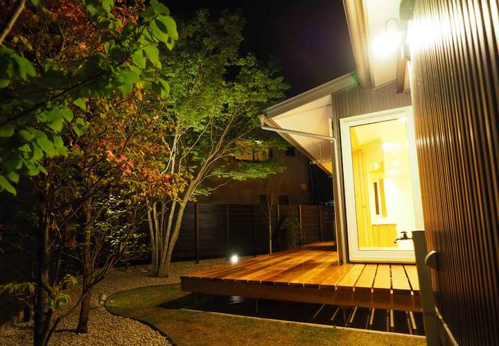 夜景も綺麗なお庭