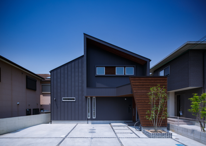 H・h（渡廊下のある家）