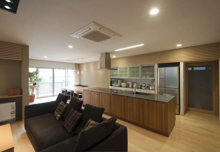 リビングからキッチンを見る