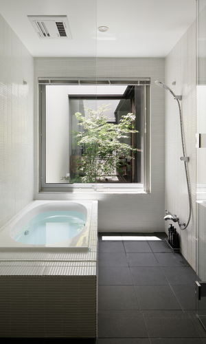 浴室と坪庭（バスコート）