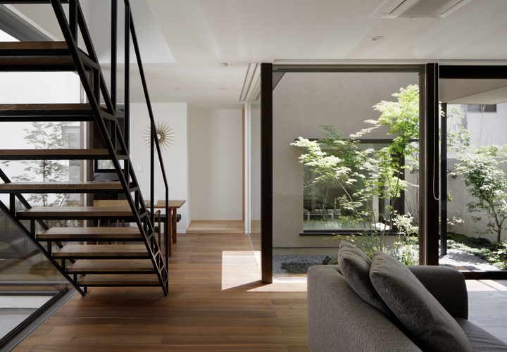 リビングと中庭