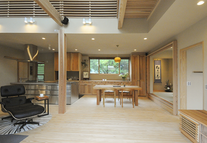 ダイニングから緑を望む