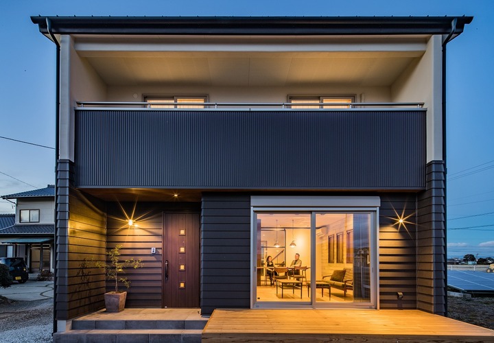 ラップサイディングと塗り壁のコラボレーション