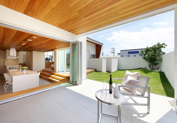 アウトサイドダイニングで休日を愉しむ