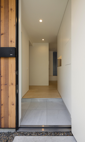 都市型二世帯住宅の玄関ホール