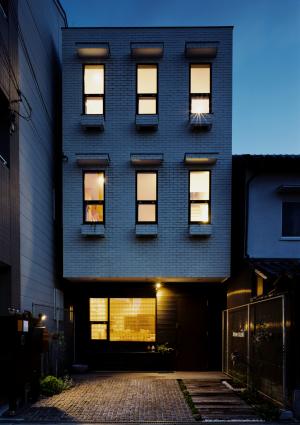 サロンのある家