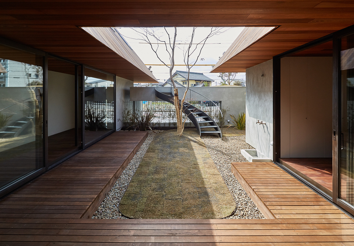 リビングから見た中庭