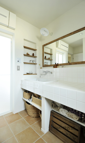 タイル貼りで清潔感のあるキッチン