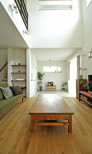 吹き抜けから光を取り込むパッシブハウス