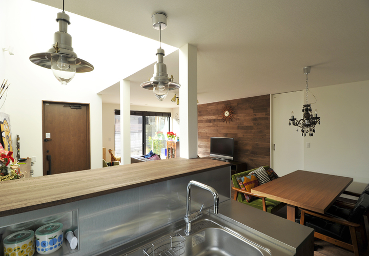 かわいいペンダントライトでお料理も楽しく