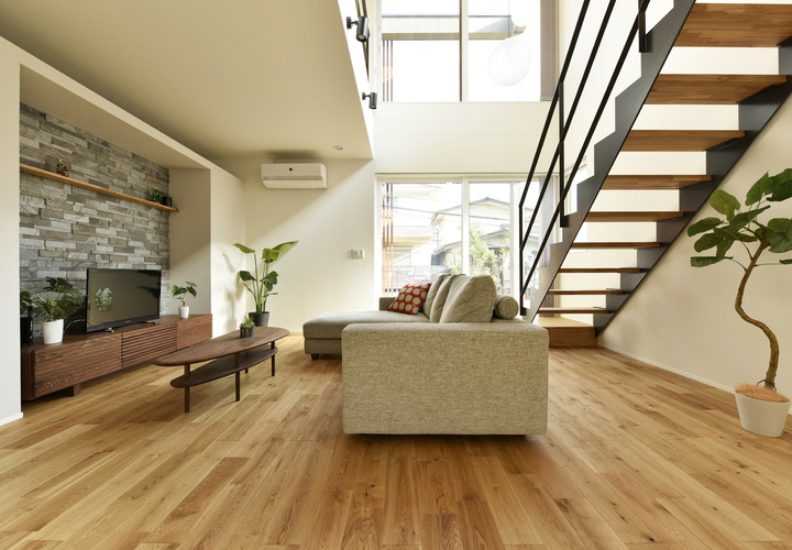 吹き抜けで開放感をプラス 家の中でも緑を楽しめるLDK