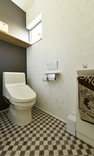 お施主様の遊び心が表れたトイレのインテリア