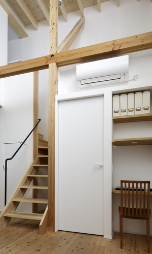 リビングにある小さなスタディコーナー